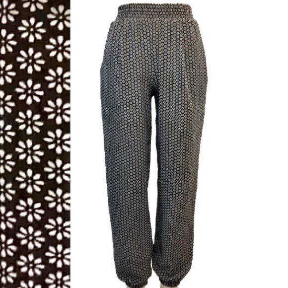 Xhilaration Pants - Like New High Rise graphic white daisy on black Joggers pants pull on size xmall